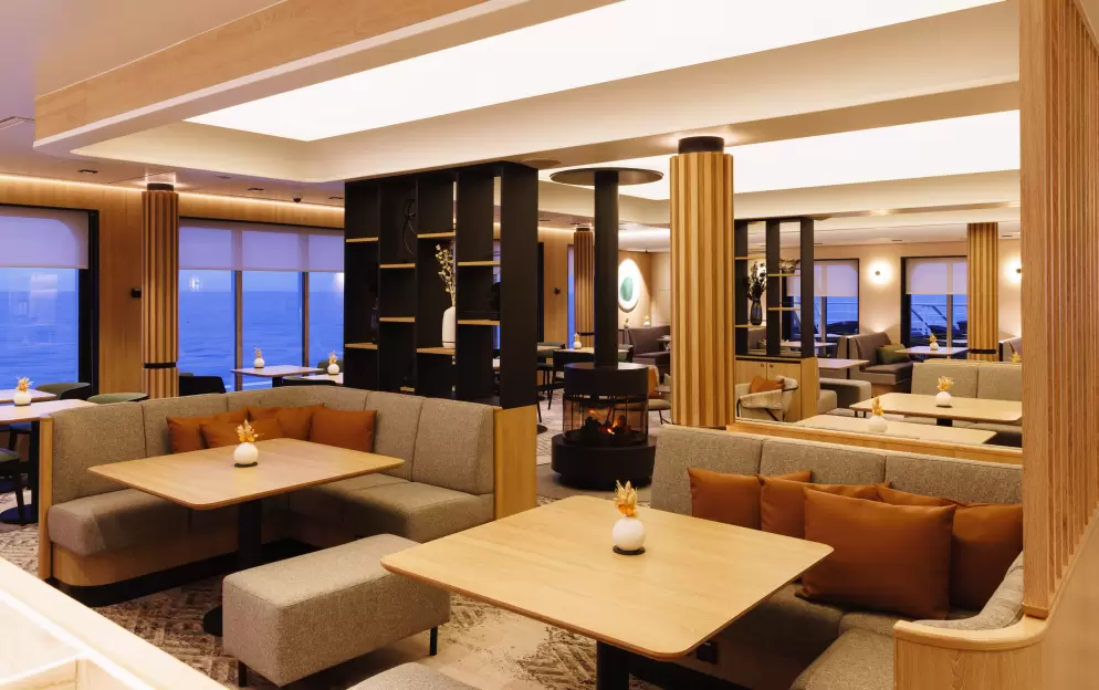 Swan Hellenic, SH Vega, Club Lounge5.jpg